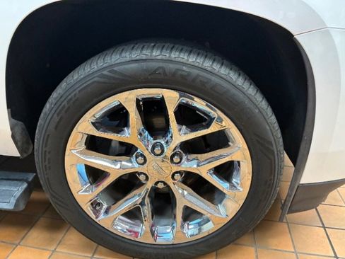 Used 2017 Cadillac Escalade ESV Premium Luxury image 37