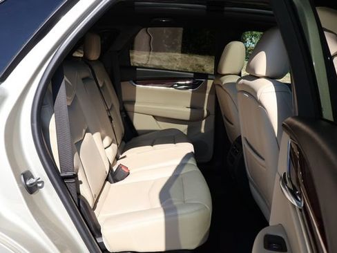 Used 2017 Cadillac XT5 Luxury w/ Driver Awareness Package FWD image 25