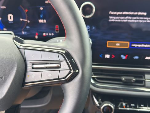 Used 2024 Chevrolet Equinox EV RS FWD image 31