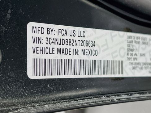 Used 2022 Jeep Compass Latitude AWD/4WD image 29