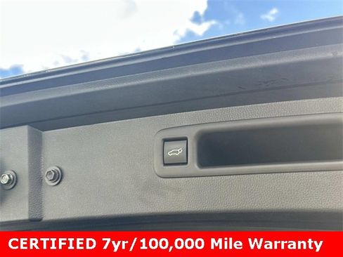 Used 2022 Toyota Highlander XLE image 12