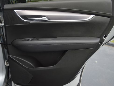 Used 2017 Cadillac XT5 Luxury w/ Driver Awareness Package image 33