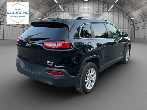Used 2017 Jeep Cherokee Latitude w/ Safety/Convenience Group FWD image 5