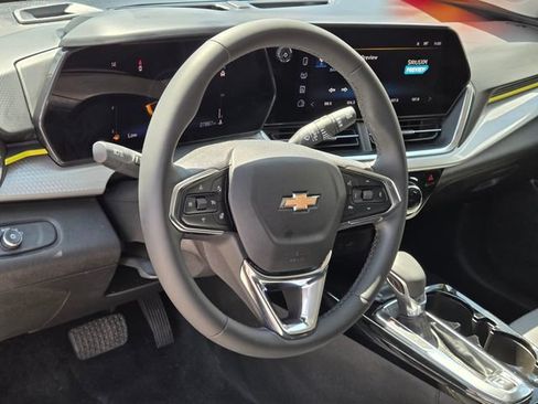 Certified 2024 Chevrolet Trax LT w/ Sunroof Package FWD image 18