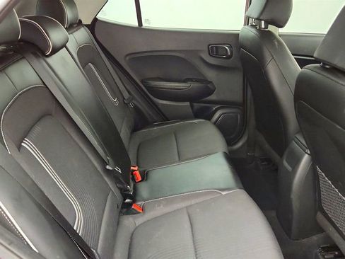 Used 2023 Hyundai Venue Limited FWD image 22