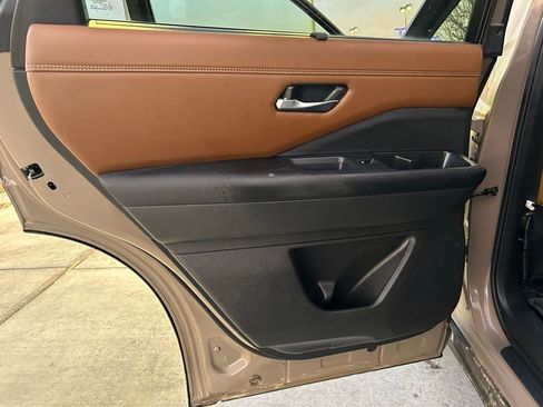 Used 2023 Nissan Pathfinder Platinum image 13