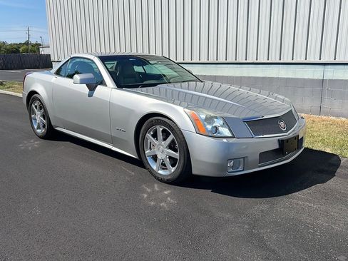 Used 2005 Cadillac XLR RWD image 3