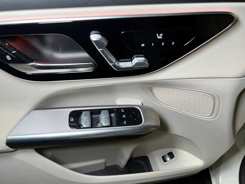 Certified 2025 Mercedes-Benz GLC 300 image 21