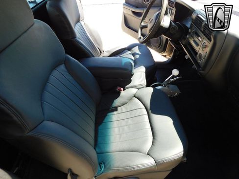 Used 2000 Chevrolet S10 Pickup LS w/ Preferred Equipment Group image 10