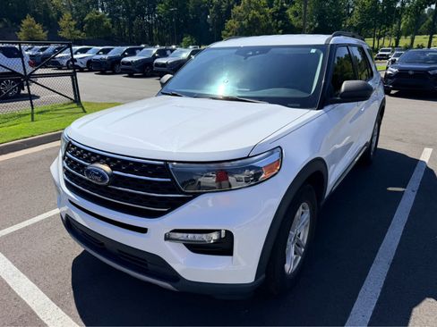 Used 2022 Ford Explorer XLT w/ Equipment Group 202A RWD image 6