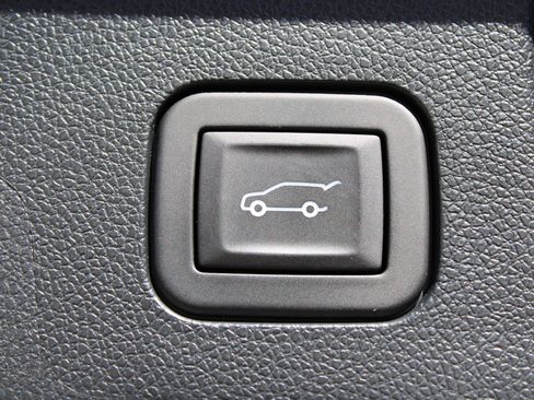 Used 2025 Chevrolet Equinox RS image 16