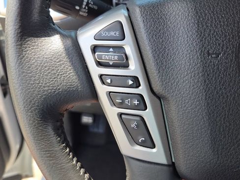 Used 2024 Nissan Titan SV w/ SV Convenience Package RWD image 25