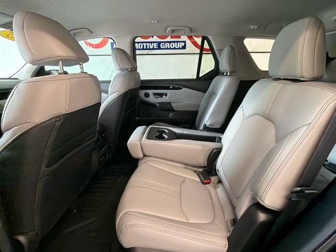 Used 2025 Honda Pilot EX-L image 19
