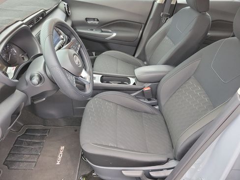 Used 2024 Nissan Kicks SV w/ Interior Electronics Package FWD image 9