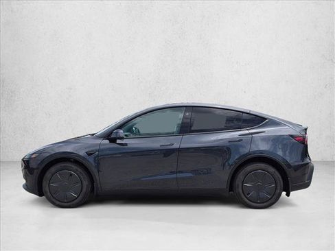 Used 2026 Tesla Model Y AWD image 10