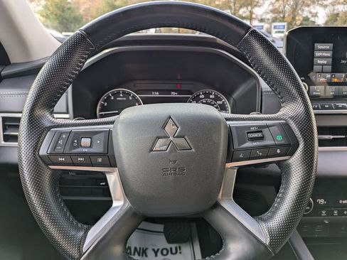 Used 2024 Mitsubishi Outlander SE image 16