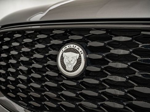 Certified 2025 Jaguar F-PACE R-Dynamic S image 12