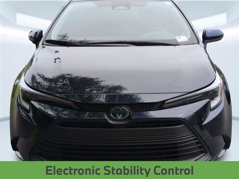Used 2025 Toyota Corolla LE w/ LE Premium Package FWD image 11