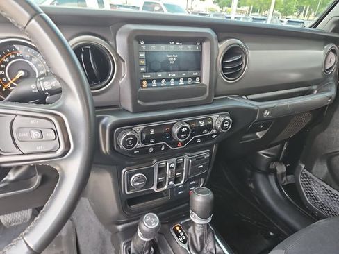 Used 2022 Jeep Gladiator Sport AWD/4WD image 11