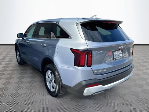 Used 2024 Kia Sorento LX FWD image 5