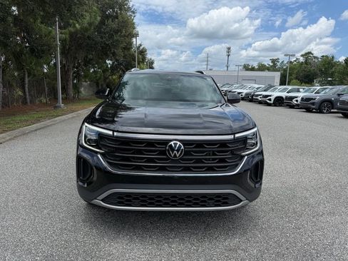 Used 2024 Volkswagen Atlas Cross Sport SE FWD image 2