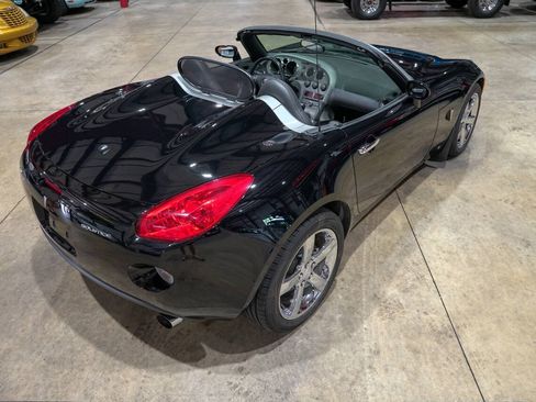 Used 2006 Pontiac Solstice Convertible w/ Premium Package RWD image 17
