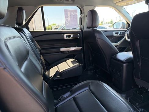 Used 2024 Ford Explorer XLT w/ Equipment Group 202A AWD/4WD image 34