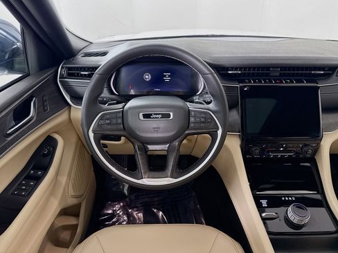Used 2024 Jeep Grand Cherokee L Limited image 22
