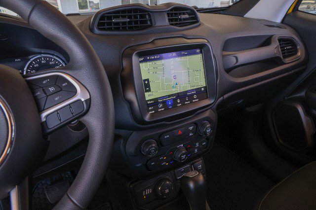 Used 2023 Jeep Renegade Latitude AWD/4WD image 12