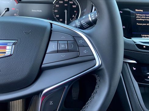 Used 2025 Cadillac XT5 Luxury FWD image 24