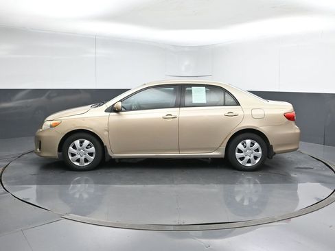 Used 2011 Toyota Corolla LE FWD image 2