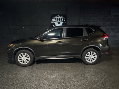 Used 2017 Nissan Rogue S AWD/4WD image 2