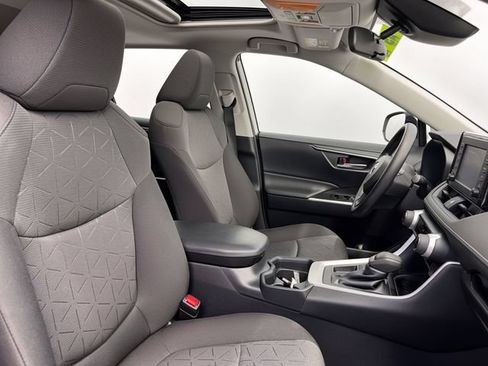 Used 2019 Toyota RAV4 XLE FWD image 30
