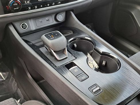 Used 2023 Nissan Rogue SV FWD image 11