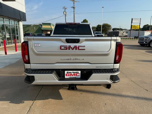 Certified 2022 GMC Sierra 3500 Denali w/ Denali Ultimate Package image 4