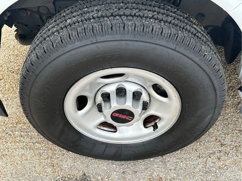 Used 2024 GMC Savana 2500 w/ Driver Convenience Package image 10