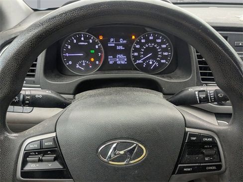 Used 2017 Hyundai Elantra SE image 24