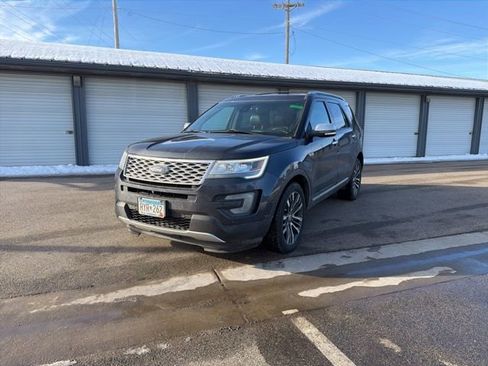 Used 2017 Ford Explorer Platinum image 3