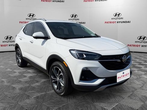 Used 2022 Buick Encore GX Essence w/ Advanced Technology Package FWD image 1