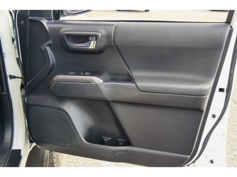 Used 2020 Toyota Tacoma TRD Sport w/ Technology Package image 15