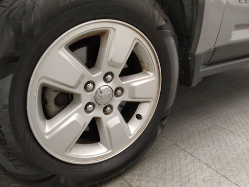 Used 2017 Jeep Compass Latitude image 31