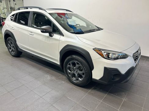 Used 2022 Subaru Crosstrek 2.5i Sport w/ Moonroof Package AWD/4WD image 2