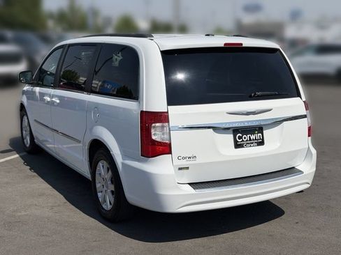 Used 2014 Chrysler Town & Country Touring FWD image 15