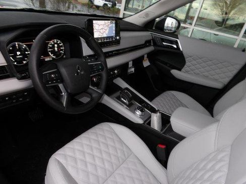 New 2025 Mitsubishi Outlander SEL image 13