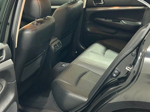 Used 2011 INFINITI G25 x w/ Moonroof Pkg image 9