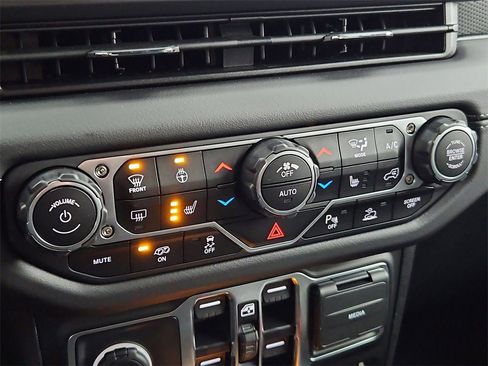 New 2025 Jeep Wrangler Unlimited Rubicon 392 image 25