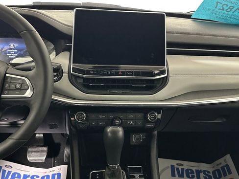 Used 2023 Jeep Compass Limited image 25