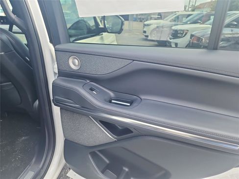 New 2026 Lincoln Navigator Reserve AWD/4WD image 22
