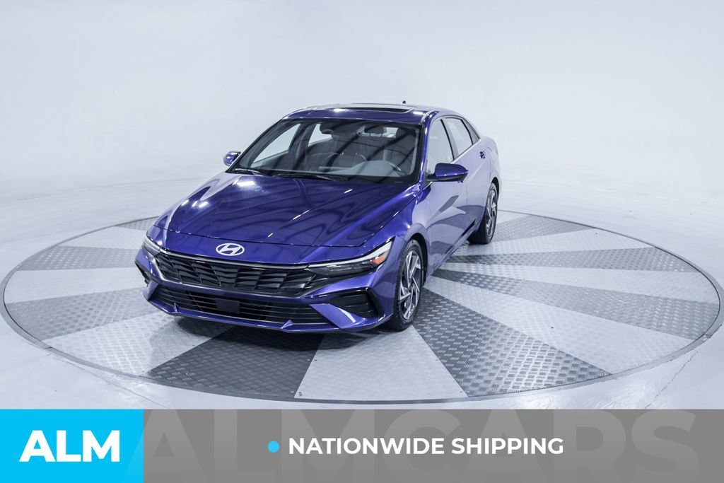 Used 2025 Hyundai Elantra SEL FWD image 2
