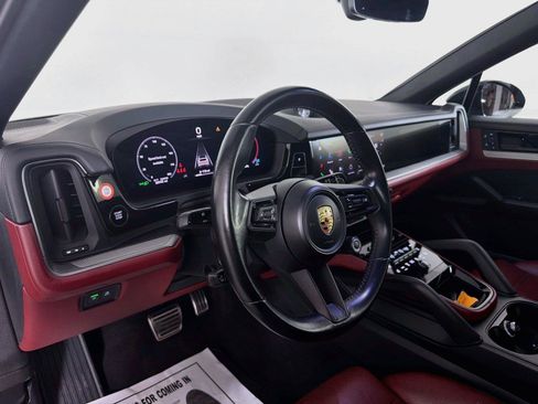 Certified 2024 Porsche Cayenne S AWD/4WD image 4